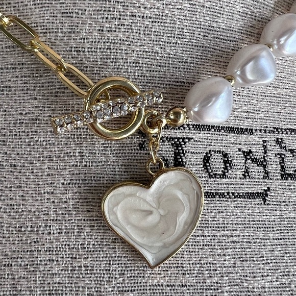 NWT Gold Heart Shape Pendant Rhinestone Decor Pearl Shape Necklace - Picture 3 of 8